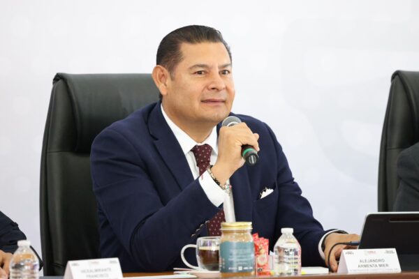 El gobernador Alejandro Armenta calificó al PAN de “oportunista” por relanzar su imagen en plena emergencia nacional, y aseguró que “es la misma fórmula de corrupción”.