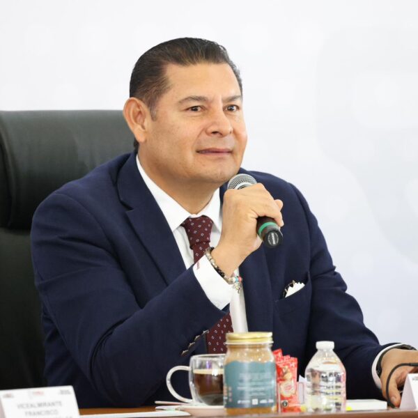 El gobernador Alejandro Armenta calificó al PAN de “oportunista” por relanzar su imagen en plena emergencia nacional, y aseguró que “es la misma fórmula de corrupción”.