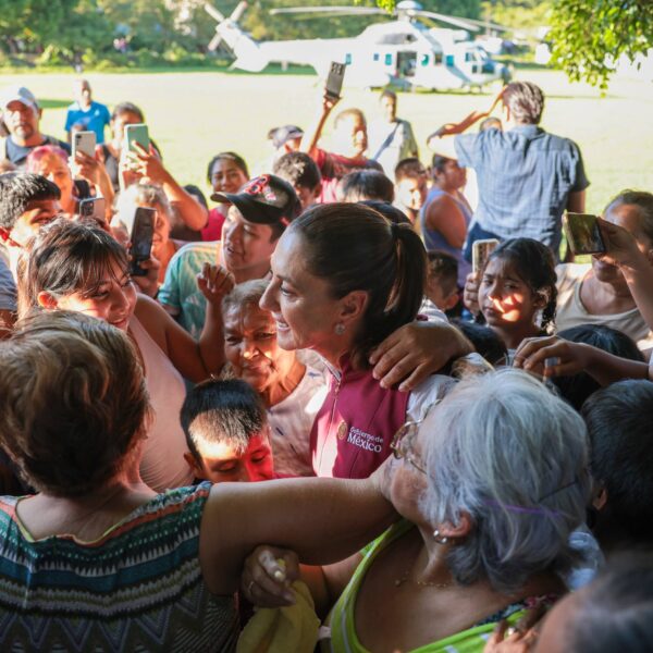Claudia Sheinbaum regresó a la Sierra Norte de Puebla para supervisar los apoyos tras las lluvias que devastaron comunidades como La Ceiba, en Xicotepec.