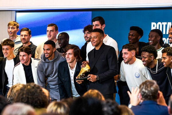 Primer Bota de Oro para Mbappé con el Madrid. El francés sigue los pasos de Hugo Sánchez y Cristiano Ronaldo en la historia del club. FOTO: B/R Football.