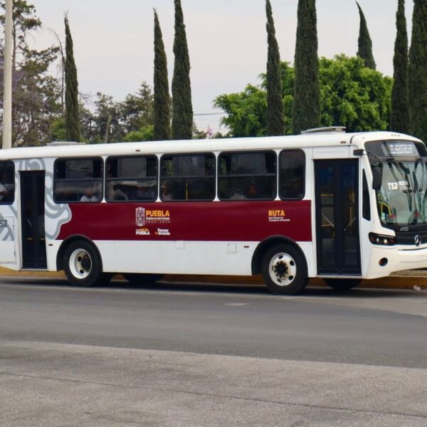 Puebla encabeza una lista negra: su transporte público es el más contaminante de América del Norte, según un estudio canadiense. FOTO: Reto Diario.