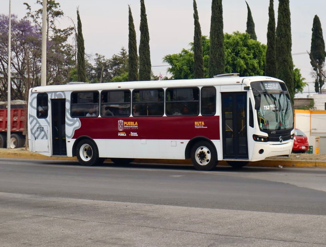 Puebla encabeza una lista negra: su transporte público es el más contaminante de América del Norte, según un estudio canadiense. FOTO: Reto Diario.