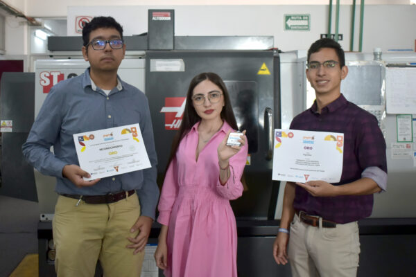 Estudiantes BUAP ganaron medalla de oro en Infomatrix Argentina 2025 con una app que traduce el Lenguaje de Señas Mexicano a texto mediante inteligencia artificial. Foto: BUAP.