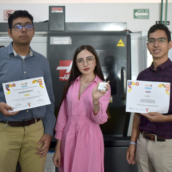 Estudiantes BUAP ganaron medalla de oro en Infomatrix Argentina 2025 con una app que traduce el Lenguaje de Señas Mexicano a texto mediante inteligencia artificial. Foto: BUAP.