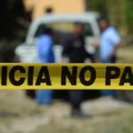 Cuatro personas murieron y 11 más resultaron heridas tras un ataque armado durante un bautizo en Huejotzingo; autoridades investigan si se trató de un ajuste de cuentas.