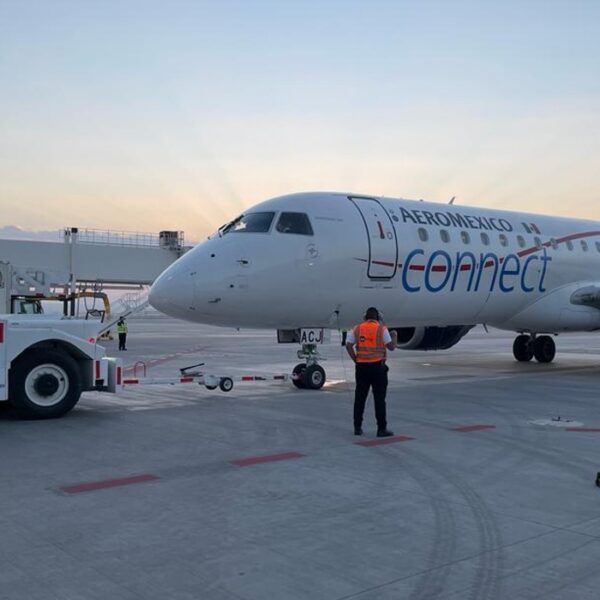 La presidenta mexicana ve tintes políticos en la decisión de Donald Trump de cancelar rutas aéreas desde el Felipe Ángeles. FOTO: T21.