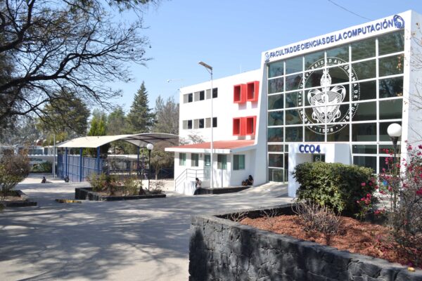 La BUAP refuerza la seguridad en sus campus tras amenazas en redes sociales.