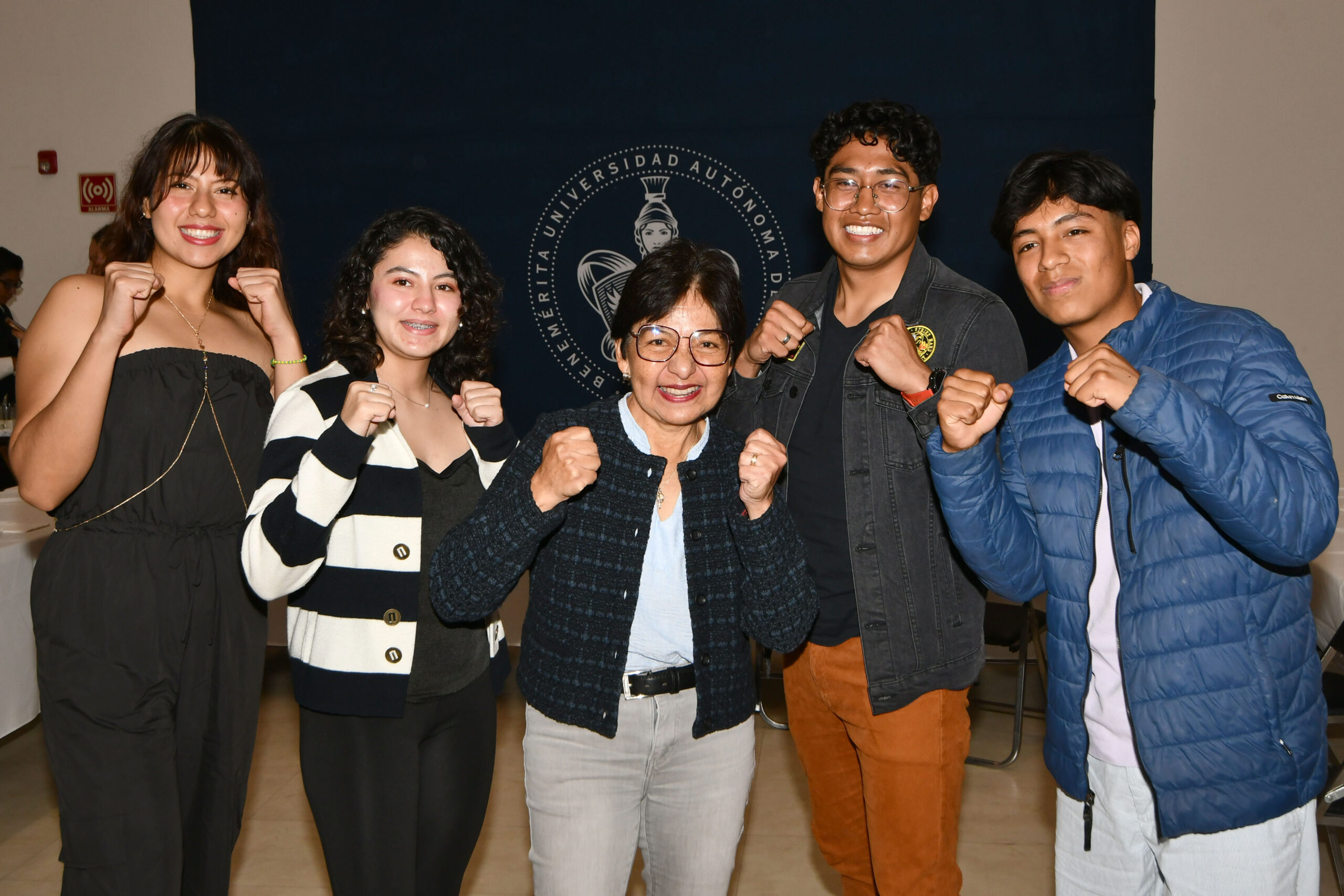 Más de 200 jóvenes deportistas de la BUAP se reunieron con la rectora Lilia Cedillo para fortalecer lazos como comunidad universitaria. Foto: BUAP.