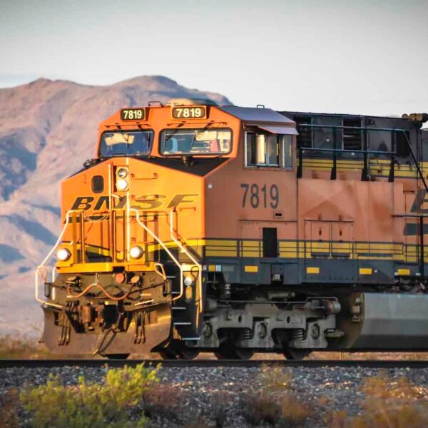 El Gobierno de México reporta avances en los trenes de pasajeros: dos tercios de los tramos se levantan sobre derechos de vía ya existentes, reduciendo conflictos y acelerando las obras.
