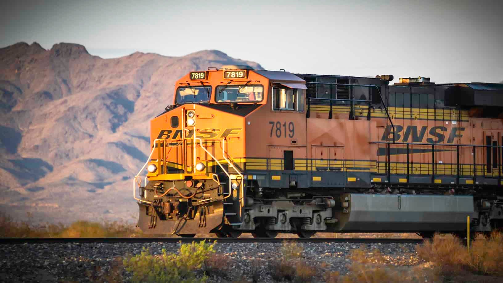 El Gobierno de México reporta avances en los trenes de pasajeros: dos tercios de los tramos se levantan sobre derechos de vía ya existentes, reduciendo conflictos y acelerando las obras.