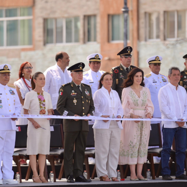 Durante la conmemoración del 204 aniversario de la Armada de México, la presidenta Claudia Sheinbaum llamó a erradicar la corrupción dentro de las Fuerzas Armadas y destacó que la honestidad y la lealtad a la patria deben prevalecer. Foto: MX Noticiero.