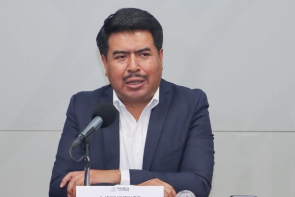 Primer relevo en el gabinete de Alejandro Armenta: Javier Aquino renuncia a Bienestar estatal tras recibir invitación para sumarse al equipo de Claudia Sheinbaum. Foto: Oro Noticias.