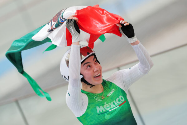 Con garra y estrategia, Yareli Acevedo conquistó el oro mundial en Santiago 2025. Foto: @UCI_Track