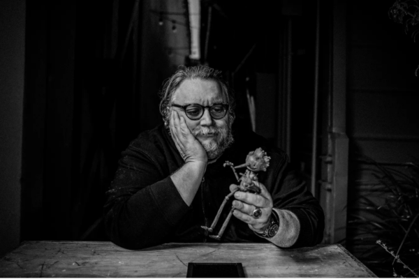 Guillermo del Toro, Netflix y la escuela Gobelins unirán fuerzas en París para abrir un centro dedicado a preservar el arte del stop motion. Foto: GQ.