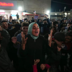Tras dos años de guerra, Israel y Hamás acuerdan una tregua inicial bajo mediación de Trump. La paz parece posible, pero el futuro político y humanitario de Gaza sigue en duda. Foto: AP.