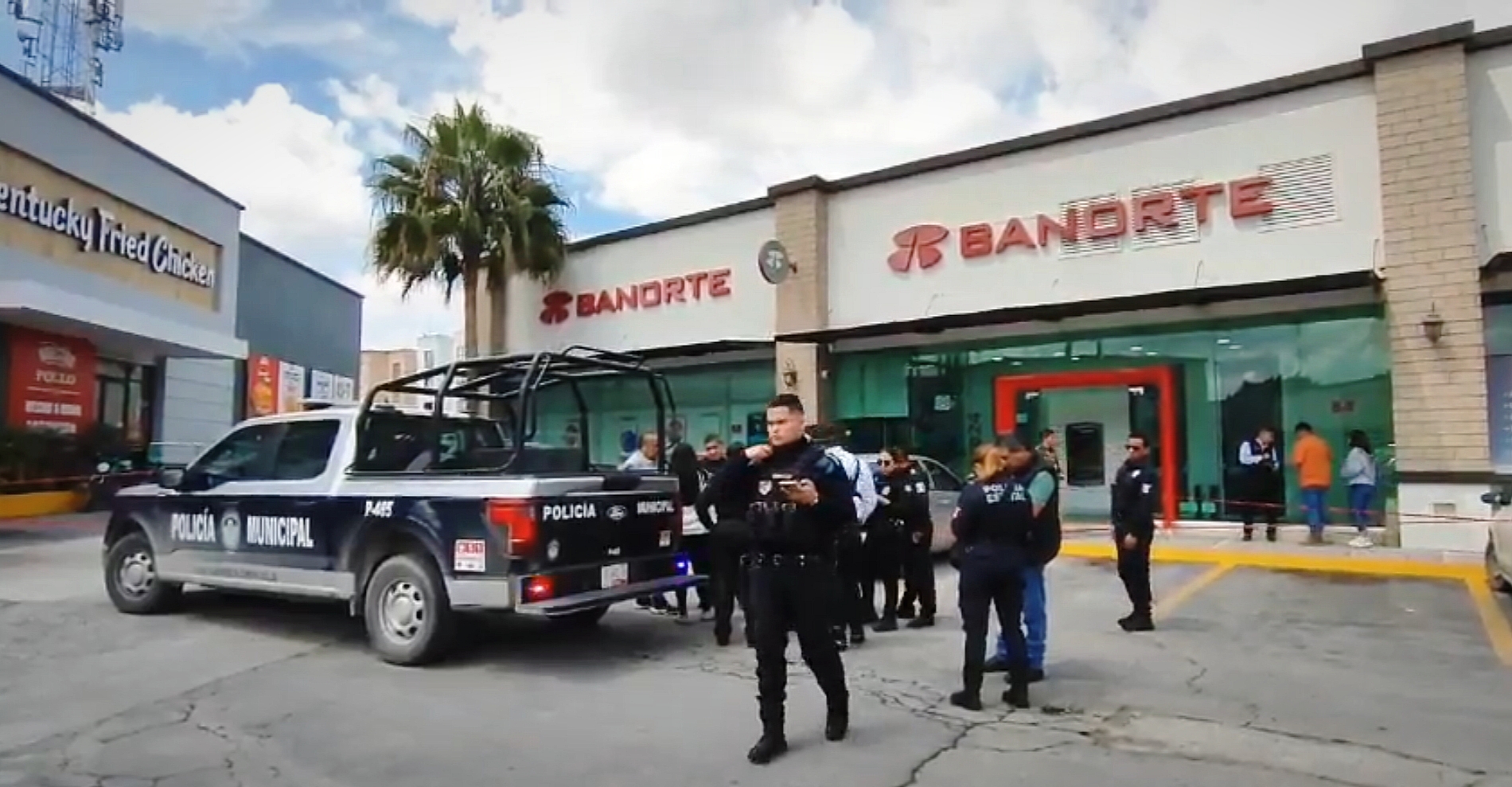 Disparos y persecución en San Andrés Cholula: un cuentahabiente sufrió un asalto afuera de Plaza Pabellón y perdió 2 millones de pesos. Foto: Es Imagen.