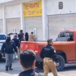 Operativo en la 46 Poniente: FGE revisó al menos 15 locales por presunta venta de autopartes robadas.