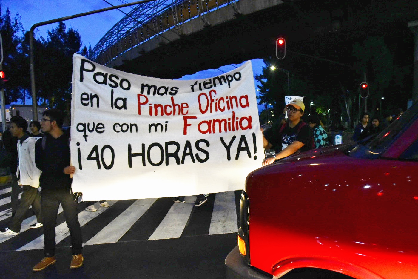 La presidenta Claudia Sheinbaum adelantó que la Secretaría del Trabajo presentará en noviembre la iniciativa para que la jornada semanal no exceda las 40 horas. Foto: Pie de página.