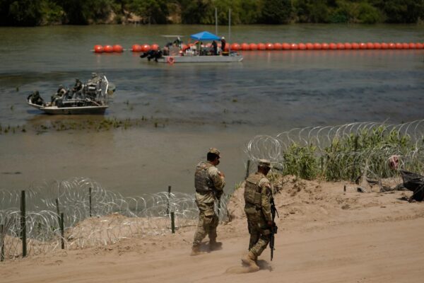 La administración Trump endurece su política migratoria con la Operación Muro