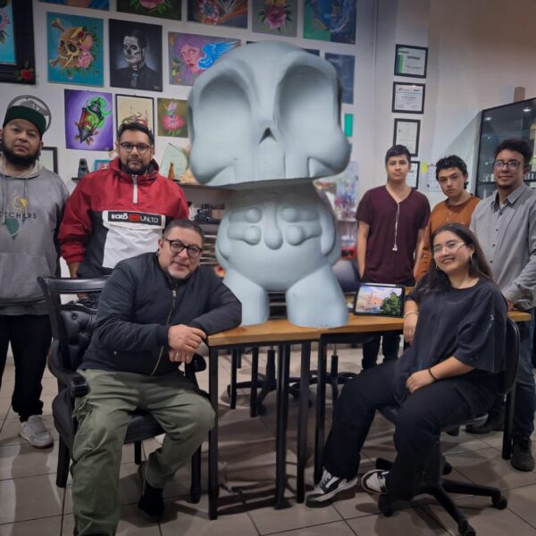 ¡Arte monumental en Texmelucan! La 12ª edición de “Me lleva la huesuda” llega al zócalo con calaveritas gigantes hechas por artistas locales e internacionales.