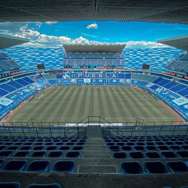 Puebla invertirá 280 mil dólares en la modernización del Estadio Cuauhtémoc para atraer a una selección nacional como sede de entrenamiento durante el Mundial 2026. FOTO: Estadios FC.