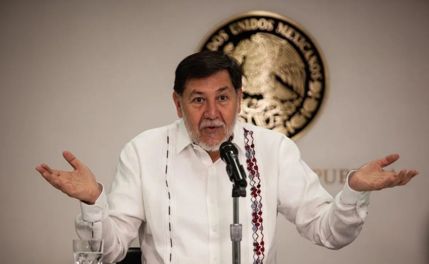 “No es berrinche, no es presión”, aseguró Fernández Noroña al revelar que dejará su curul en el Senado por una misión que calificó como “de alta relevancia”. Foto: Vanguardia.