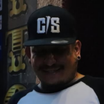 Un reconocido tatuador de Cuernavaca, identificado como “El Trozo Machink”, fue asesinado a balazos mientras conducía su camioneta en la colonia Lázaro Cárdenas.