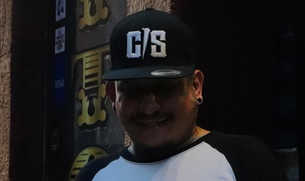 Un reconocido tatuador de Cuernavaca, identificado como “El Trozo Machink”, fue asesinado a balazos mientras conducía su camioneta en la colonia Lázaro Cárdenas.