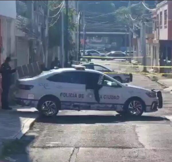 Una joven fue hallada sin vida dentro de un carrito de supermercado en el centro de Puebla; Fiscalía ya investiga el hecho. Foto: Es Imagen.