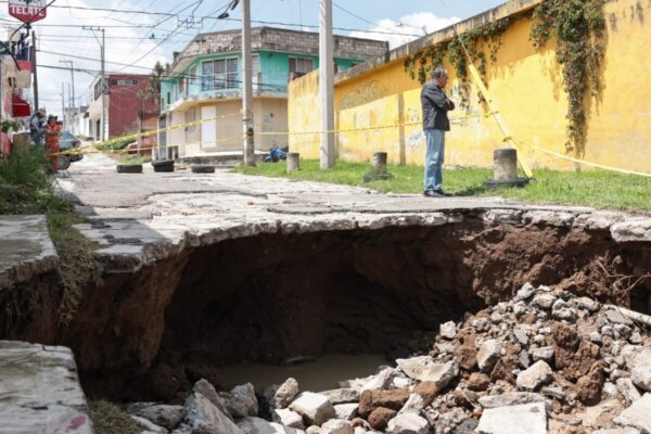 Vecinos de Romero Vargas alertan por un socavón