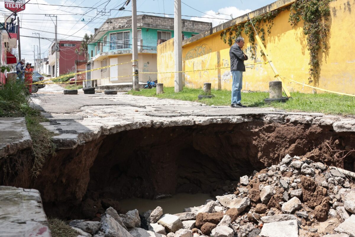 Vecinos de Romero Vargas alertan por un socavón