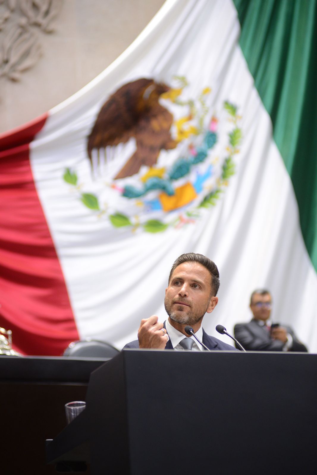 Tony Gali impulsa decreto para reconocer a periodistas deportivos en México