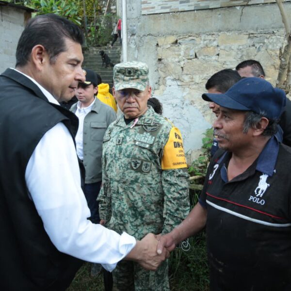 El Gobierno de Puebla refuerza las acciones de apoyo en la Sierra Norte tras las intensas lluvias, con la participación de fuerzas federales y dependencias estatales enfocadas en el rescate, atención humanitaria y rehabilitación de caminos.