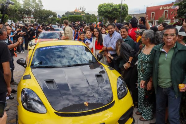 Después de tres décadas, La Carrera Panamericana regresó a San Pedro Cholula, llenando de emoción la Plaza de la Concordia y destacando al municipio en la ruta nacional del automovilismo clásico.