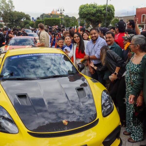 Después de tres décadas, La Carrera Panamericana regresó a San Pedro Cholula, llenando de emoción la Plaza de la Concordia y destacando al municipio en la ruta nacional del automovilismo clásico.