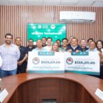 Juan Manuel Alonso Ramírez, encabezó la entrega simbólica del millón de pesos recaudado en la Primera Colecta Municipal a favor de Bomberos y Servicios Prehospitalarios.