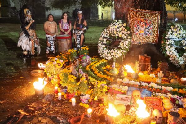En ceremonia conmemorativa en San Pedro Cholula, la edil Tonantzin Fernández recalcó la importantica de preservar la historia y cultura en el 506 aniversario de la Matanza de Cholula.