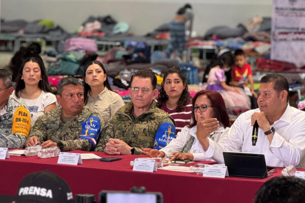 Gissel Santander encabeza la entrega de 80 kits de herramientas para apoyar la recuperación de Huauchinango y otros municipios afectados por lluvias.