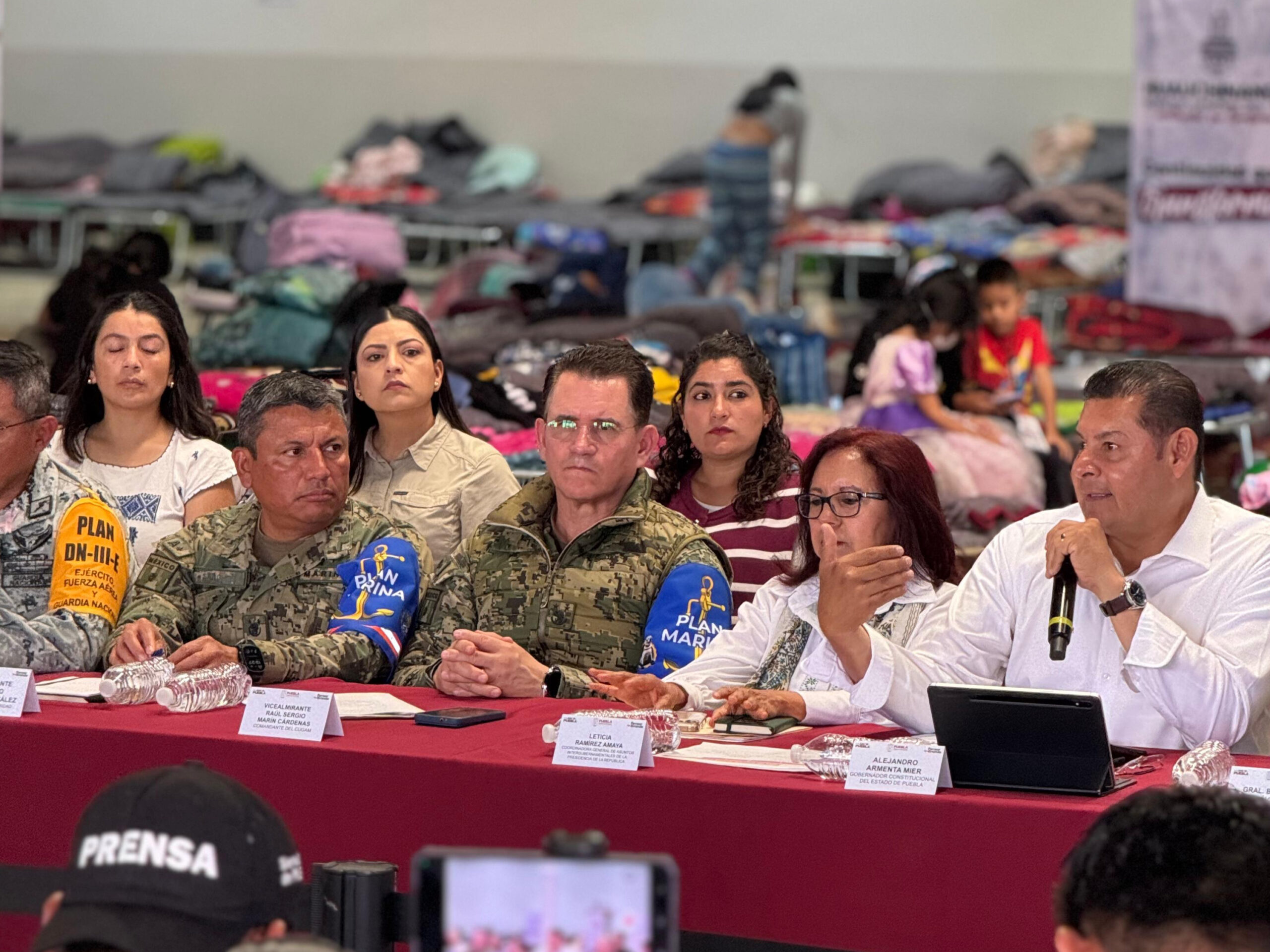 Gissel Santander encabeza la entrega de 80 kits de herramientas para apoyar la recuperación de Huauchinango y otros municipios afectados por lluvias.