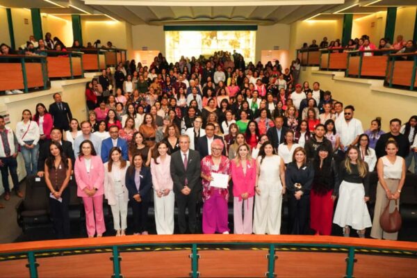 Ayuntamiento de Puebla conmemoró el Día Mundial de la Lucha contra el Cáncer de Mama con el monólogo “Deschichada más no desdichada” de la actriz Yeka López.