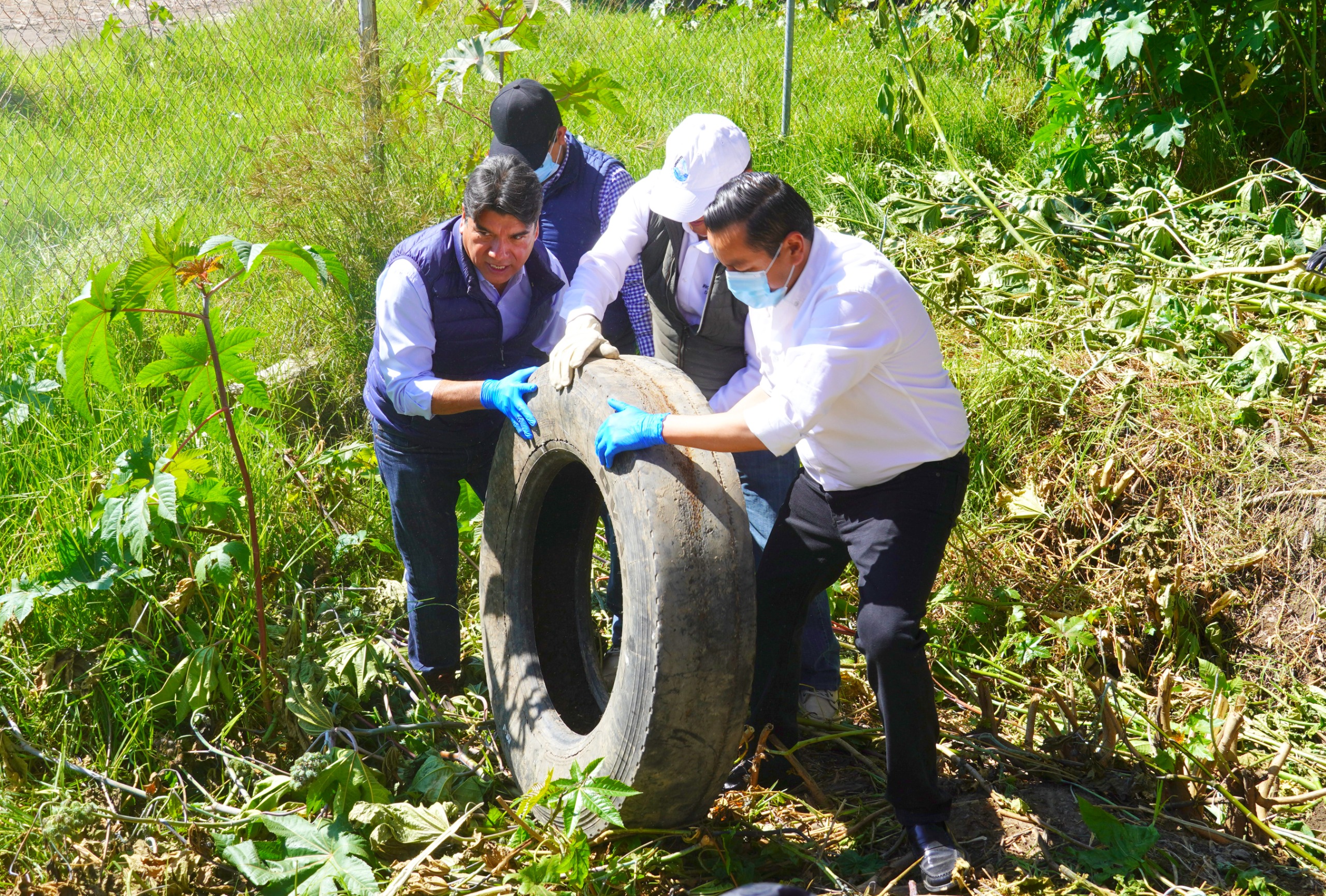 El Gobierno Municipal de San Martín Texmelucan realizó una jornada de limpieza y reforestación en la ribera del río Atoyac, en coordinación con autoridades estatales y federales.