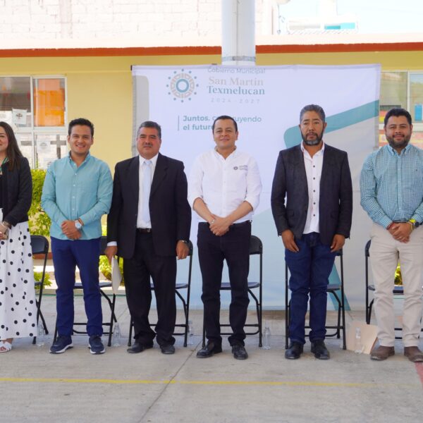 El gobierno de San Martín Texmelucan, encabezado por Juan Manuel Alonso Ramírez, dio inicio a la construcción de un salón de usos múltiples en la primaria Héroes de la Independencia, en San Juan Tuxco.
