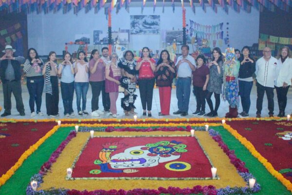 San Pedro Cholula inaugura su Corredor de Ofrendas por Día de Muertos.