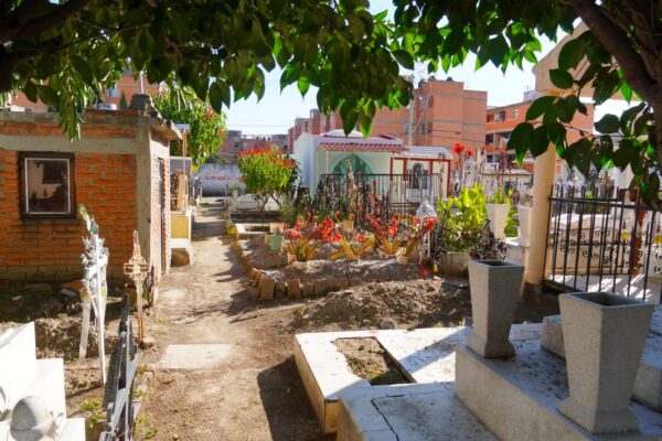 El Ayuntamiento de San Martín Texmelucan informó los horarios especiales para visitar los panteones municipales durante el Día de Muertos.