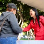 Liz Sánchez entregró calentadores solares en San Matías Tlalancaleca para apoyar a familias vulnerables y fomentar el ahorro energético.