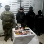 Policías municipales de San Martín Texmelucan detuvieron a un hombre señalado por presunto robo a una tienda de autoservicio en la junta auxiliar de San Cristóbal Tepatlaxco, tras un operativo que permitió recuperar los artículos sustraídos.