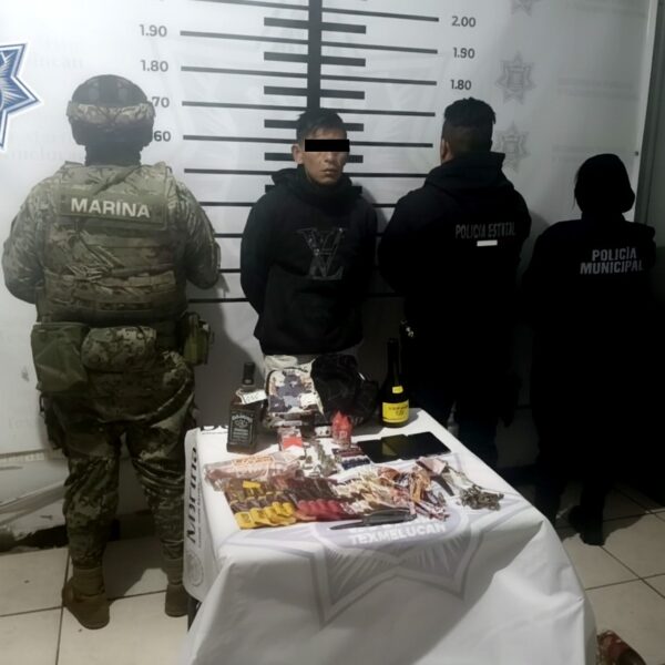 Policías municipales de San Martín Texmelucan detuvieron a un hombre señalado por presunto robo a una tienda de autoservicio en la junta auxiliar de San Cristóbal Tepatlaxco, tras un operativo que permitió recuperar los artículos sustraídos.