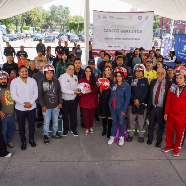 El Gobierno de San Pedro Cholula entregó 75 cascos de manera gratuita para fortalecer la seguridad vial.