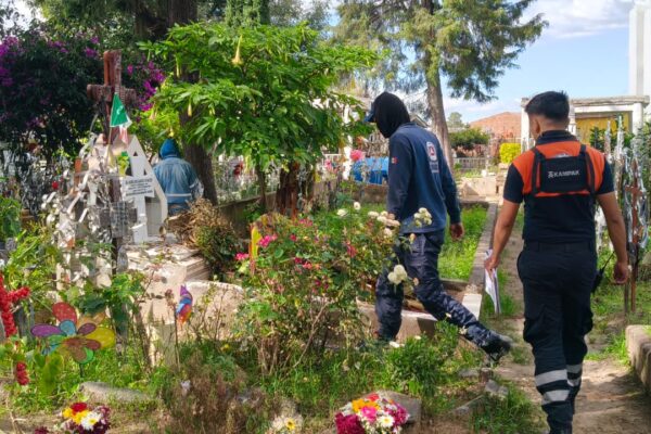 Autoridades de San Pedro Cholula implementaron un operativo conjunto de seguridad y protección civil en los panteones municipales para cuidar a las familias durante las festividades de Día de Muertos.
