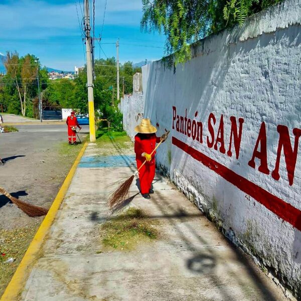 El Ayuntamiento de Puebla reforzará las labores de limpieza en el Centro Histórico, avenidas principales, panteones y juntas auxiliares durante el Día de Muertos.